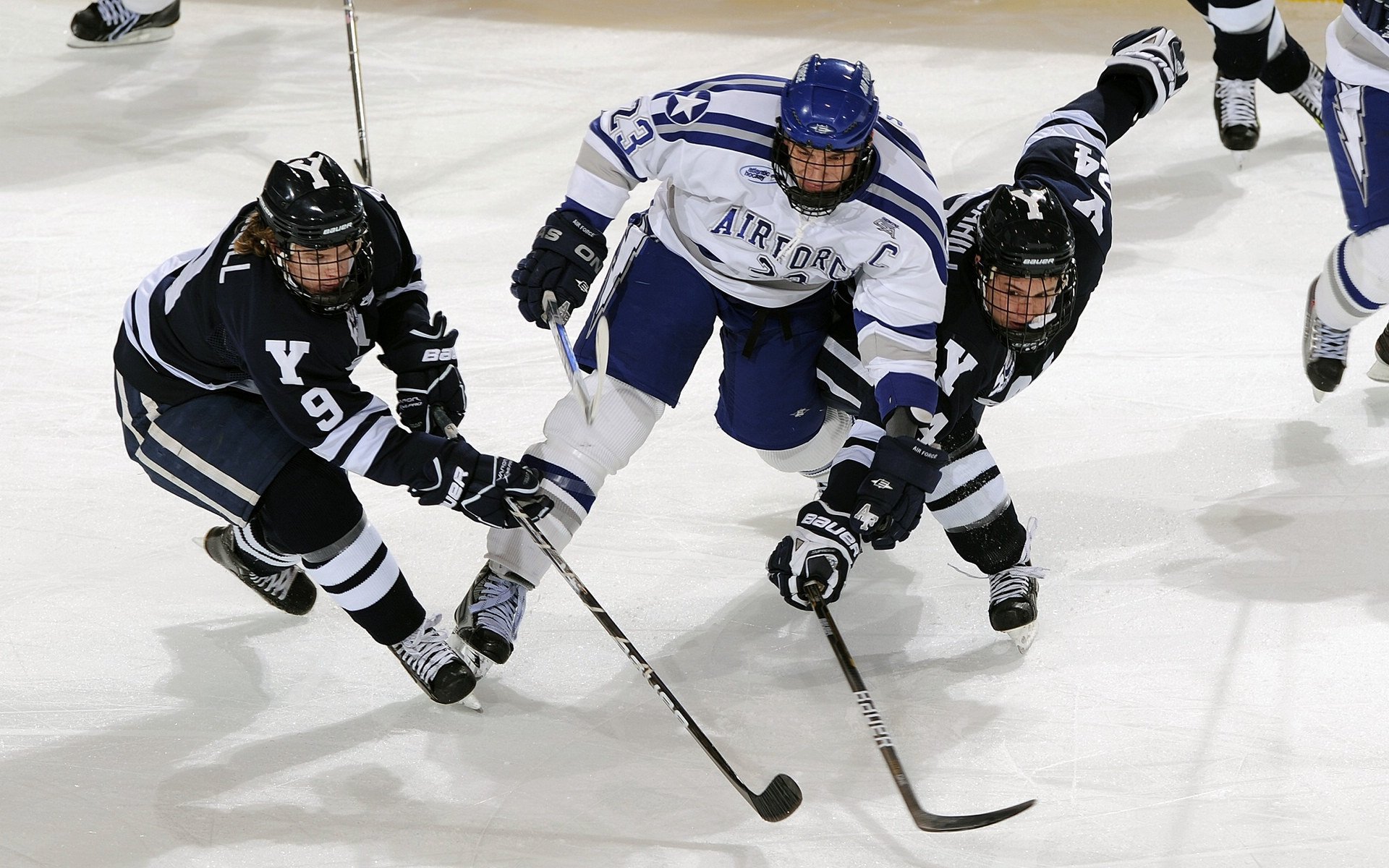 _F1赛车赛：惊险瞬间记录了速度的极限_，f1赛车极速测试